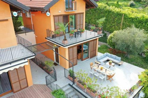Teresita Villa With Garden And Lake View