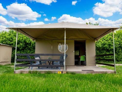 Cosy Tent Lodge In Genderen With Garden