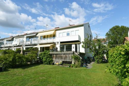 Well-equipped Terraced House In Beautiful Orgryte