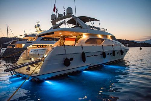 Ferretti Motor Yacht Hurrem