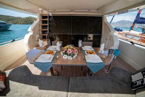 Ferretti Motor Yacht Hurrem