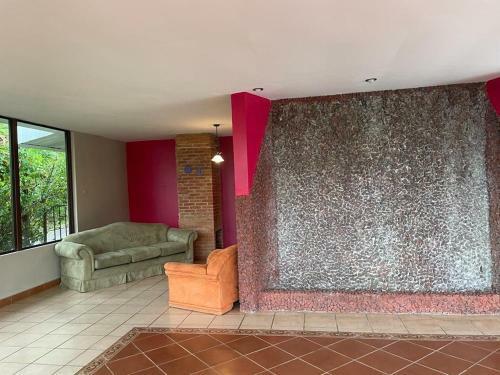 Alegre Villa Con Piscina En La Monta�a