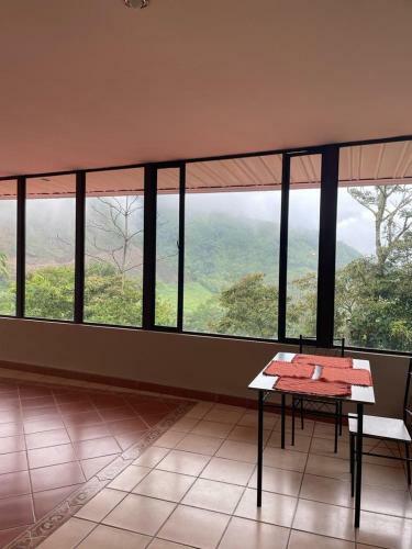 Alegre Villa Con Piscina En La Monta�a