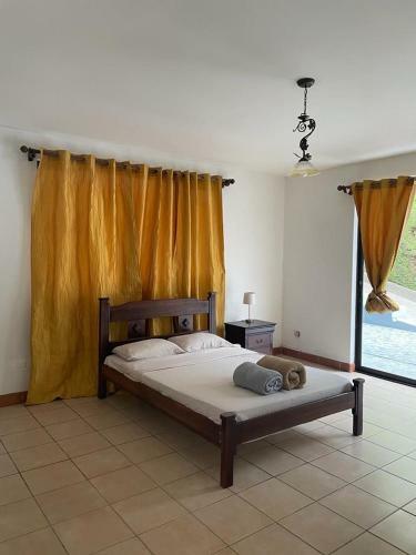 Alegre Villa Con Piscina En La Monta�a