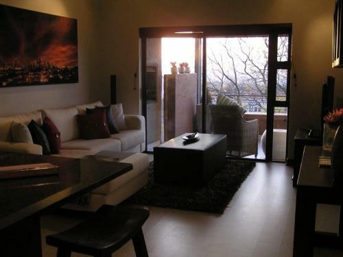 Lovely 2 Bed Upstairs Apartment In Bryanston