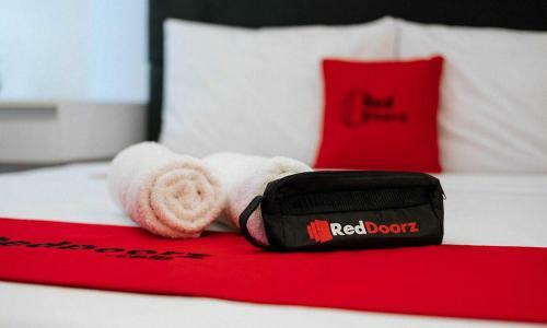 Hotel Reddoorz Plus @ Taman Madiun