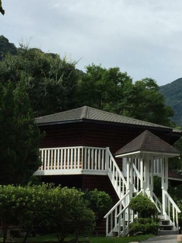 Teng-long Hot Spring Village