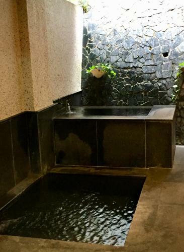 Teng-long Hot Spring Village