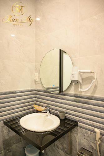 Hotel Kh�ch S?n Thi�n M?