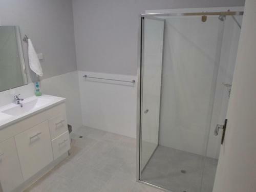Stirling 1 Bedroom - Affordable Central Apartment