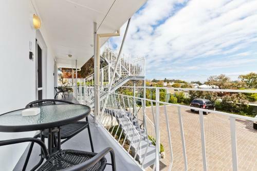 Stirling 1 Bedroom - Affordable Central Apartment