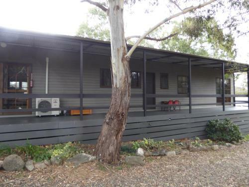 Comfortable 3 Bedroom Holiday Cottage On Acres
