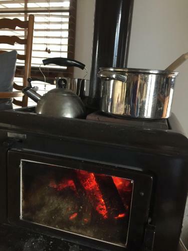 Comfortable 3 Bedroom Holiday Cottage On Acres