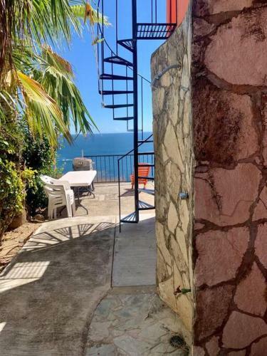 Private Cliff Side Villa With Endless Ocean Views
