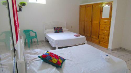 Hostal Guacamole Guesthouse