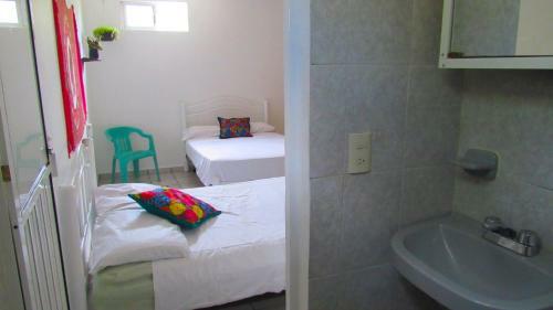 Hostal Guacamole Guesthouse