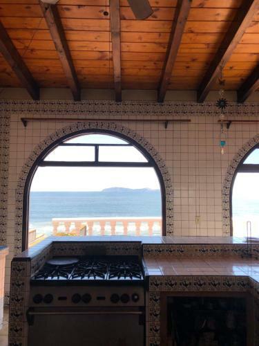 Ocean Front Antique House, Private Beach!