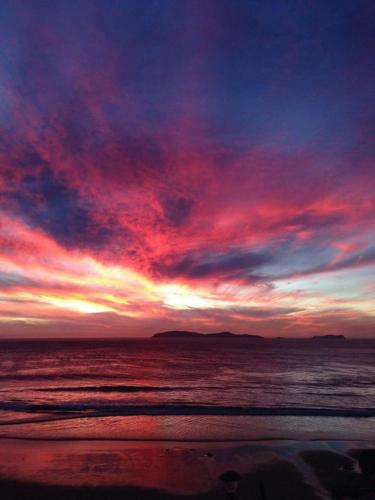 Ocean Front Antique House, Private Beach!