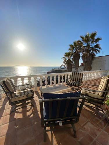 Ocean Front Antique House, Private Beach!