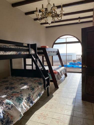 Ocean Front Antique House, Private Beach!