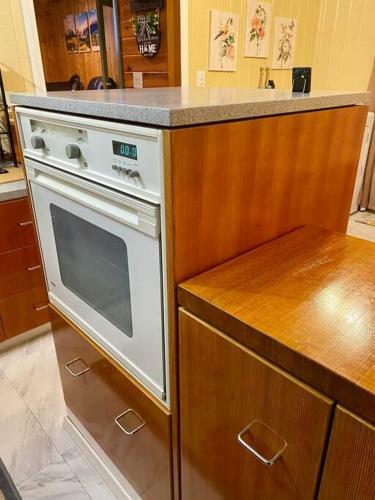 Tranquil Cottage Getaway W/ Huge Deck