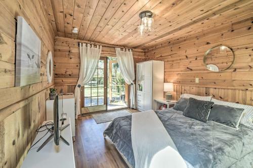 Apartamento Enchanting Studio With Garden About 1 Mi To Beach!