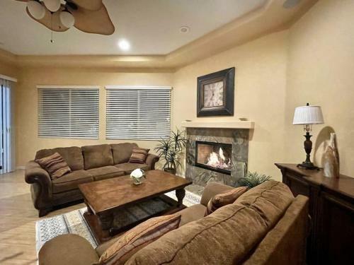 Palm Trees Villa In The Desert