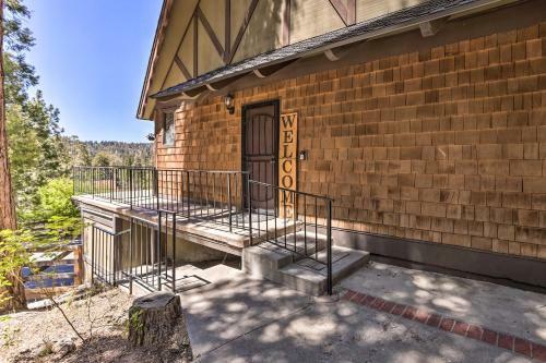 Spacious Lake Arrowhead Cabin With Jacuzzi Spa!