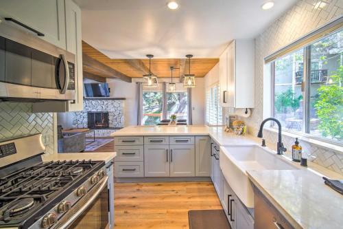 Modern North Bay Home With Pool Table And Patio!