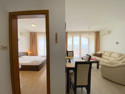 Triumph Holiday Village - Private Apartment - Black Sea