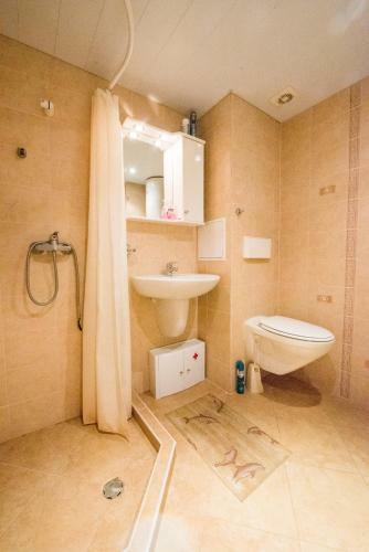 Sveti Vlas Beachfront Apartment