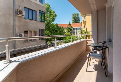 Stylishly Designed Apartment In Central Sofia With Parking