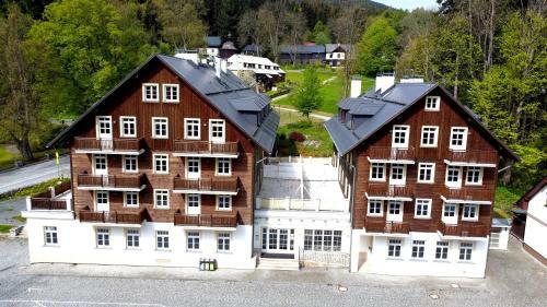 Apartamento Hubertus Karlova Stud�nka
