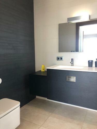 Chalet Primera Linea De Playa Benicarl�