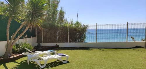 Chalet Primera Linea De Playa Benicarl�