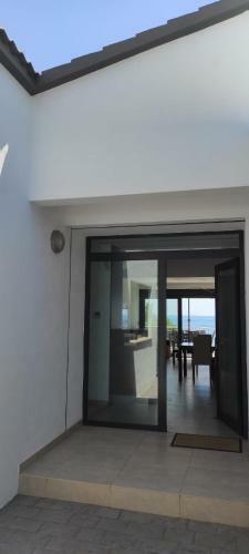 Chalet Primera Linea De Playa Benicarl�