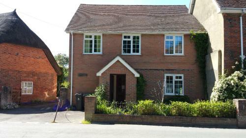 Central Child Okeford Spacious Apartment - The Old Shop