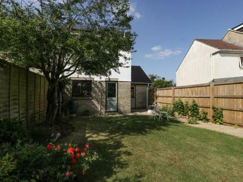 16 Mythern Meadow