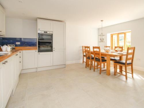 The Stables, Burton Bradstock