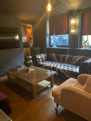 21 Luxury Apartment