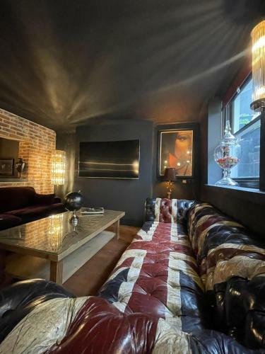 21 Luxury Apartment