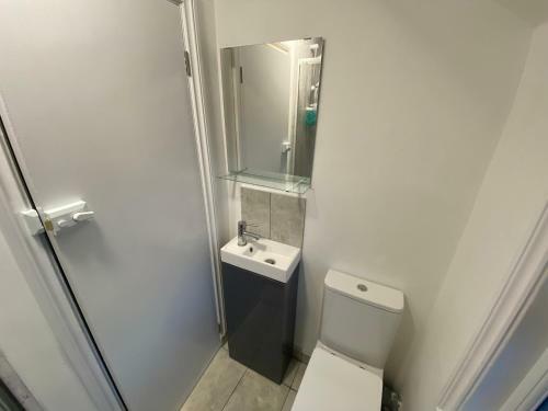 Small Single Room Walking Distance To Hove Station