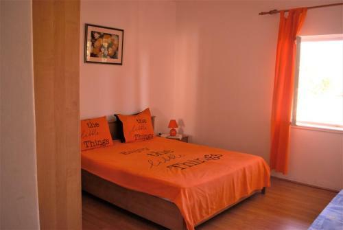 Bright And Colorful Apartment Close To The Center