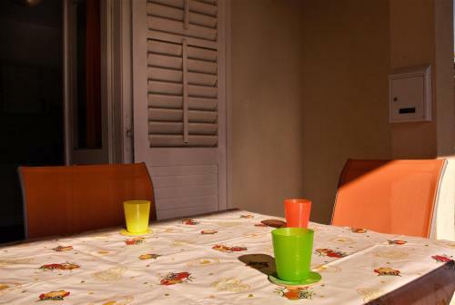 Bright And Colorful Apartment Close To The Center