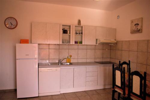 Bright And Colorful Apartment Close To The Center