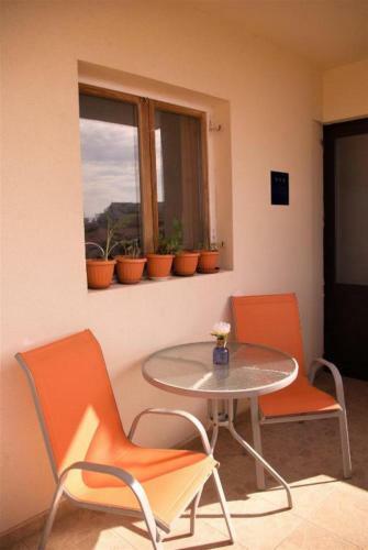Bright And Colorful Apartment Close To The Center