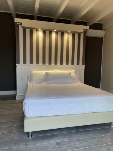 Bed & Breakfast 18 Dante Luxury Suites