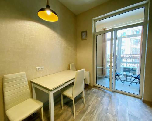 Italian Boulevard Modern Apartment