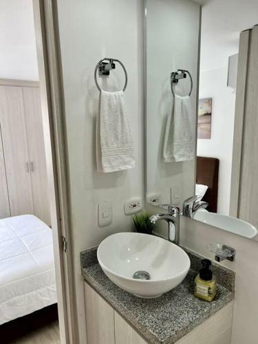 Apartamento Ricaurte, Moderno, Confortable Apto, Ac, Parquead, Wifi, Netflix