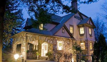 North Lodge On Oakland Bed And Breakfast